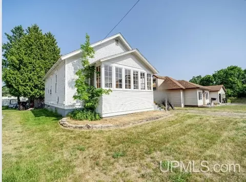 410 Alger, Manistique, MI 49854