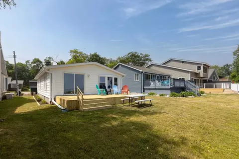 11 Bay Shr, Bay City, MI 48706
