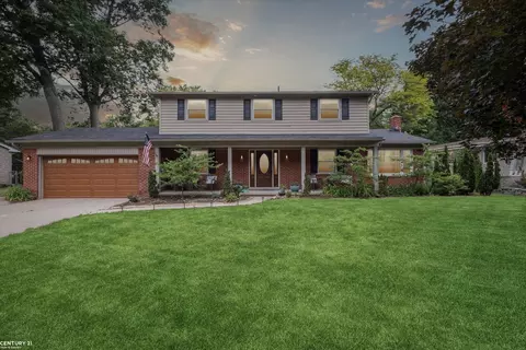 16349 Timberview Dr, Clinton Township, MI 48036