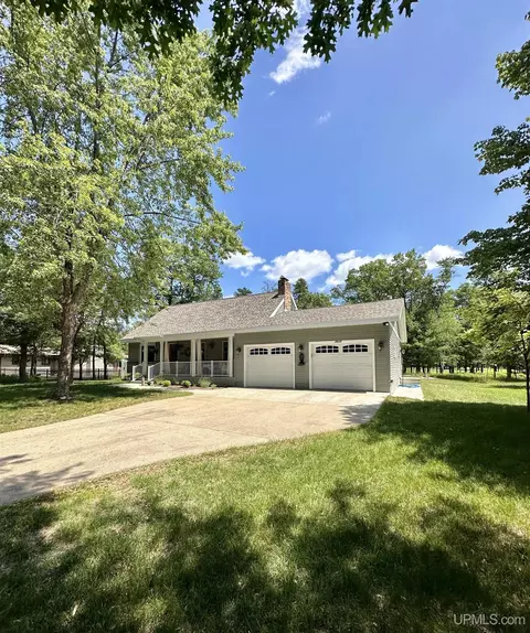 7610 S Lake Bluff 05, Gladstone, MI 49837