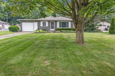 410 Almont, Almont, MI 48003