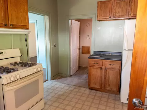 905 W Superior, Munising, MI 49862 photo 3