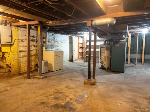 905 W Superior, Munising, MI 49862 photo 11