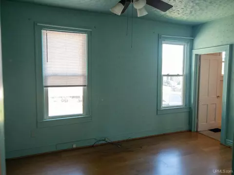 905 W Superior, Munising, MI 49862 photo 4
