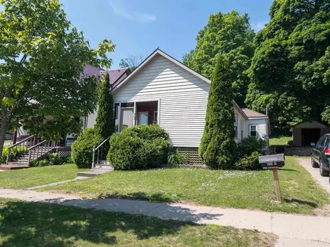 905 W Superior, Munising, MI 49862