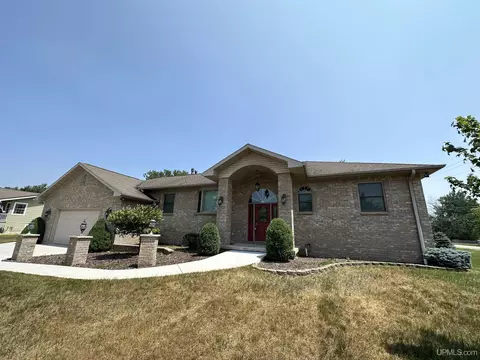 825 S 36th St, Escanaba, MI 49829