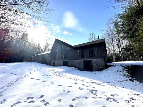2144 Bushy Crk, Marquette, MI 49855
