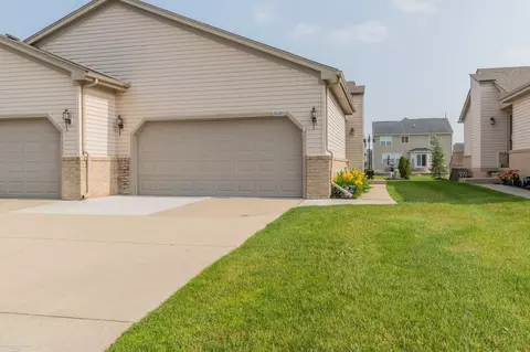 29280 Red Maple Dr, Chesterfield, MI 48051