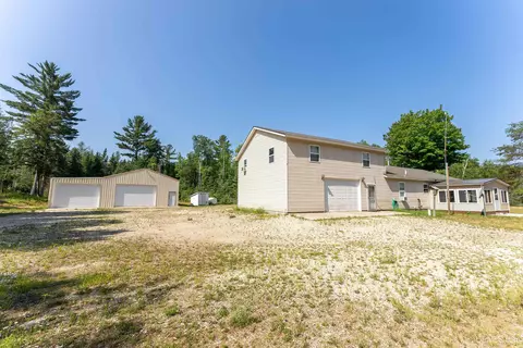 5171 N N Riv, Gulliver, MI 49840