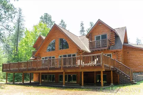115 Chocolay Riv, Marquette, MI 49855