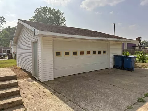 255 E Maple, Montrose, MI 48457 photo 4