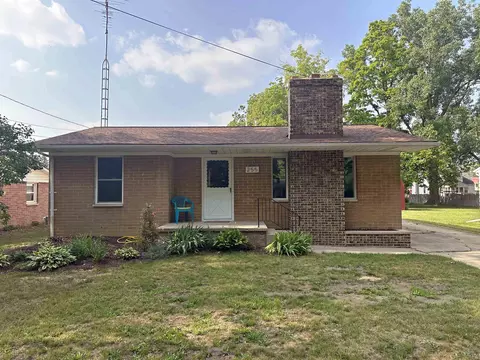 255 E Maple, Montrose, MI 48457 photo 2