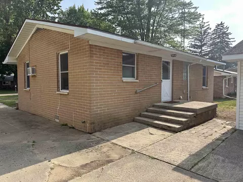 255 E Maple, Montrose, MI 48457 photo 3