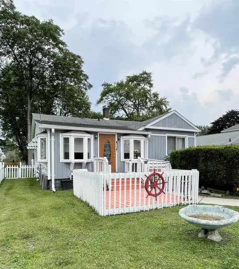 29070 Riverbank, Harrison Township, MI 48045