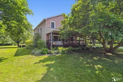 221 E Temperance Rd, Temperance, MI 48182 photo 2