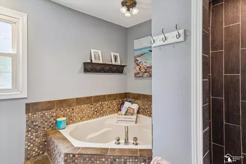 221 E Temperance Rd, Temperance, MI 48182 photo 24