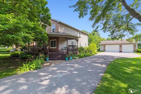 221 E Temperance Rd, Temperance, MI 48182 photo 3
