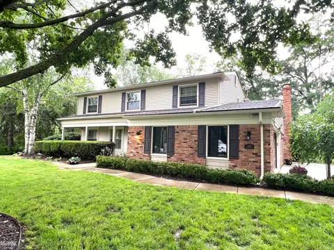 2478 Park Rdg, Bloomfield Hills, MI 48304