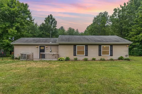 6589 N Magruder Rd, Coleman, MI 48618
