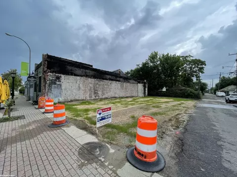 15121 Charlevoix, Grosse Pointe Park, MI 48230