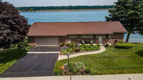 2503 River Rd, Marysville, MI 48040