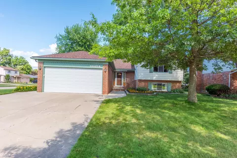 38854 Sutton Dr, Sterling Heights, MI 48310