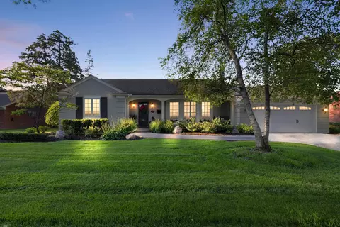 30 S Edgewood, Grosse Pointe Shores, MI 48236