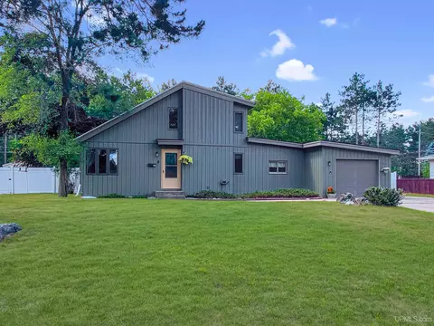 108 Garfield, Kingsford, MI 49802