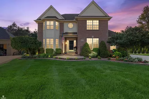 39179 Devonshire Ct, Harrison Township, MI 48045