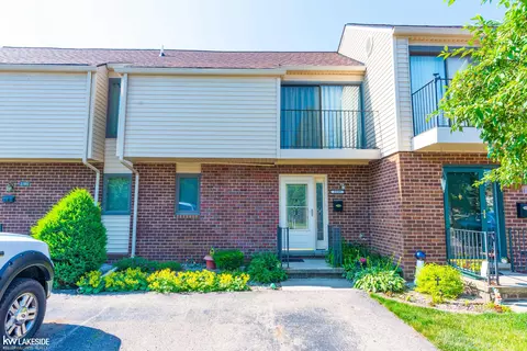 2189 Village W, Lapeer, MI 48446
