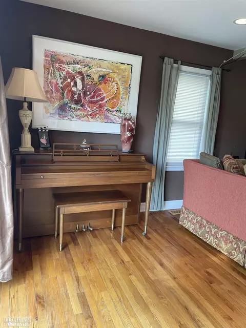 1881 Bacon, Berkley, MI 48072 photo 6