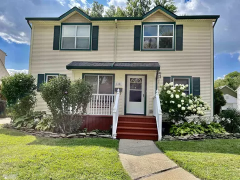 1881 Bacon, Berkley, MI 48072