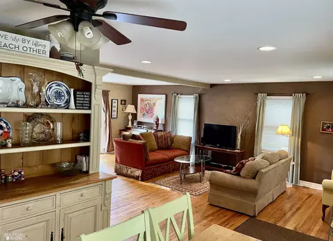 1881 Bacon, Berkley, MI 48072 photo 4