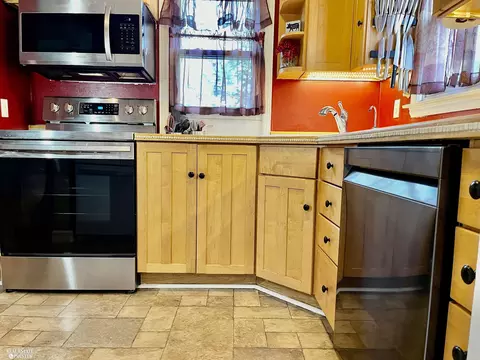 1881 Bacon, Berkley, MI 48072 photo 8