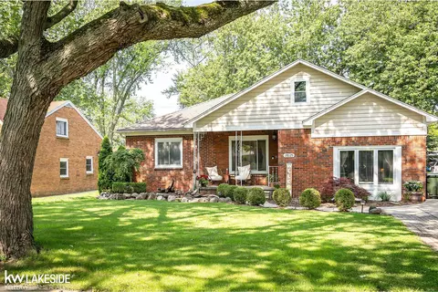 28125 Ruehle, Saint Clair Shores, MI 48081