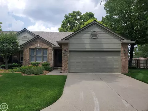 4485 Larkspur, Warren, MI 48092