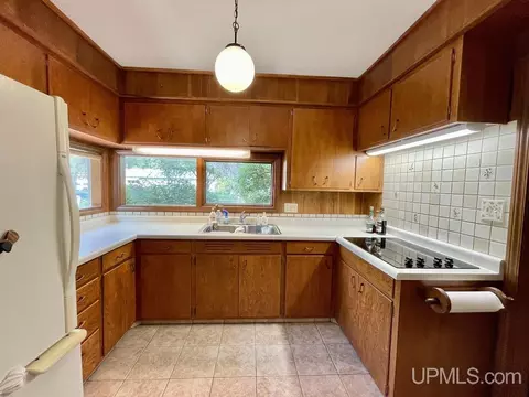 1109 S 17th, Escanaba, MI 49829 photo 7