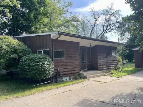 1109 S 17th, Escanaba, MI 49829 photo 4