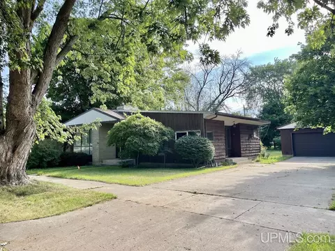 1109 S 17th, Escanaba, MI 49829 photo 3