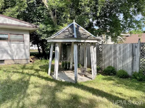 1109 S 17th, Escanaba, MI 49829 photo 40