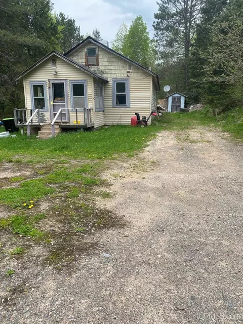 515 E Hunter, Iron River, MI 49935