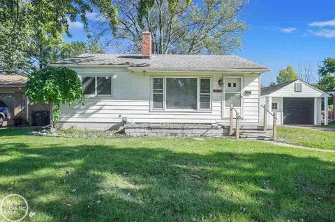 27820 Manhattan, Saint Clair Shores, MI 48081