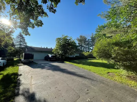4710 N Raucholz, Hemlock, MI 48626
