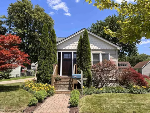 32 Eldredge, Mount Clemens, MI 48043