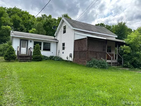 523 County, Negaunee, MI 49866