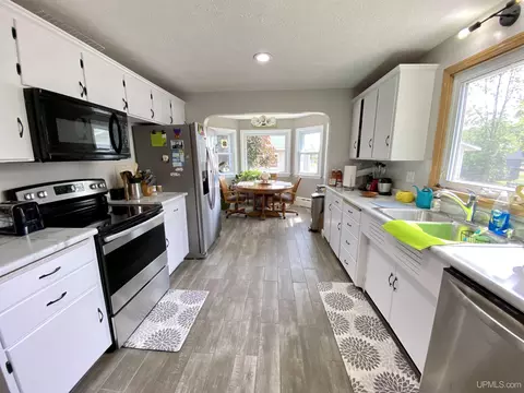 1111 S 11th, Escanaba, MI 49829 photo 2