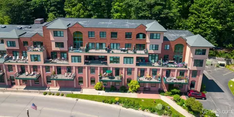 107 N Lakeshore Blvd 4d #4D, Marquette, MI 49855