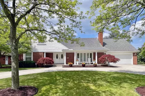 70 Fontana, Grosse Pointe Shores, MI 48236
