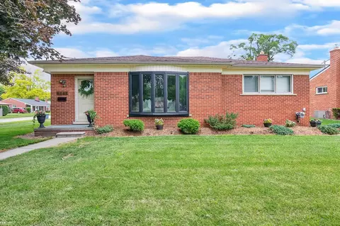 8669 Strom Dr, Sterling Heights, MI 48314