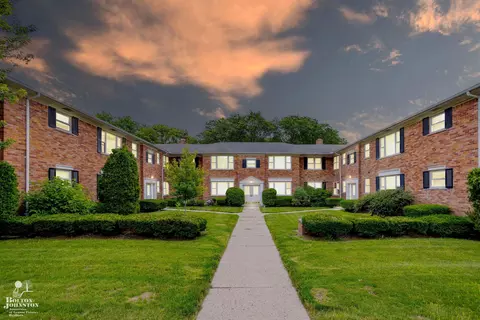 17560 Mack #7, Grosse Pointe, MI 48230